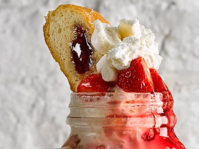 Strawberry Crush n Mess Freakshake Recipe | Bidfood