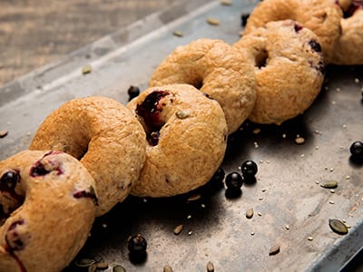 Hovis Best of Both blackcurrant bagels - Bidfood