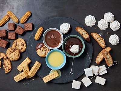 The chocolate box with chocolate sauce - Bidfood