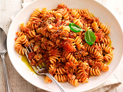 Fusilli with tuna and tomato sauce - Bidfood