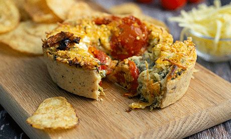 Everyday Favourites mature cheddar cheese, tomato and broccoli quiche