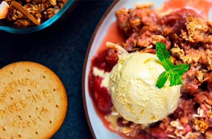 McVitie's Apple & Rhubarb Crumble Recipe | Bidfood