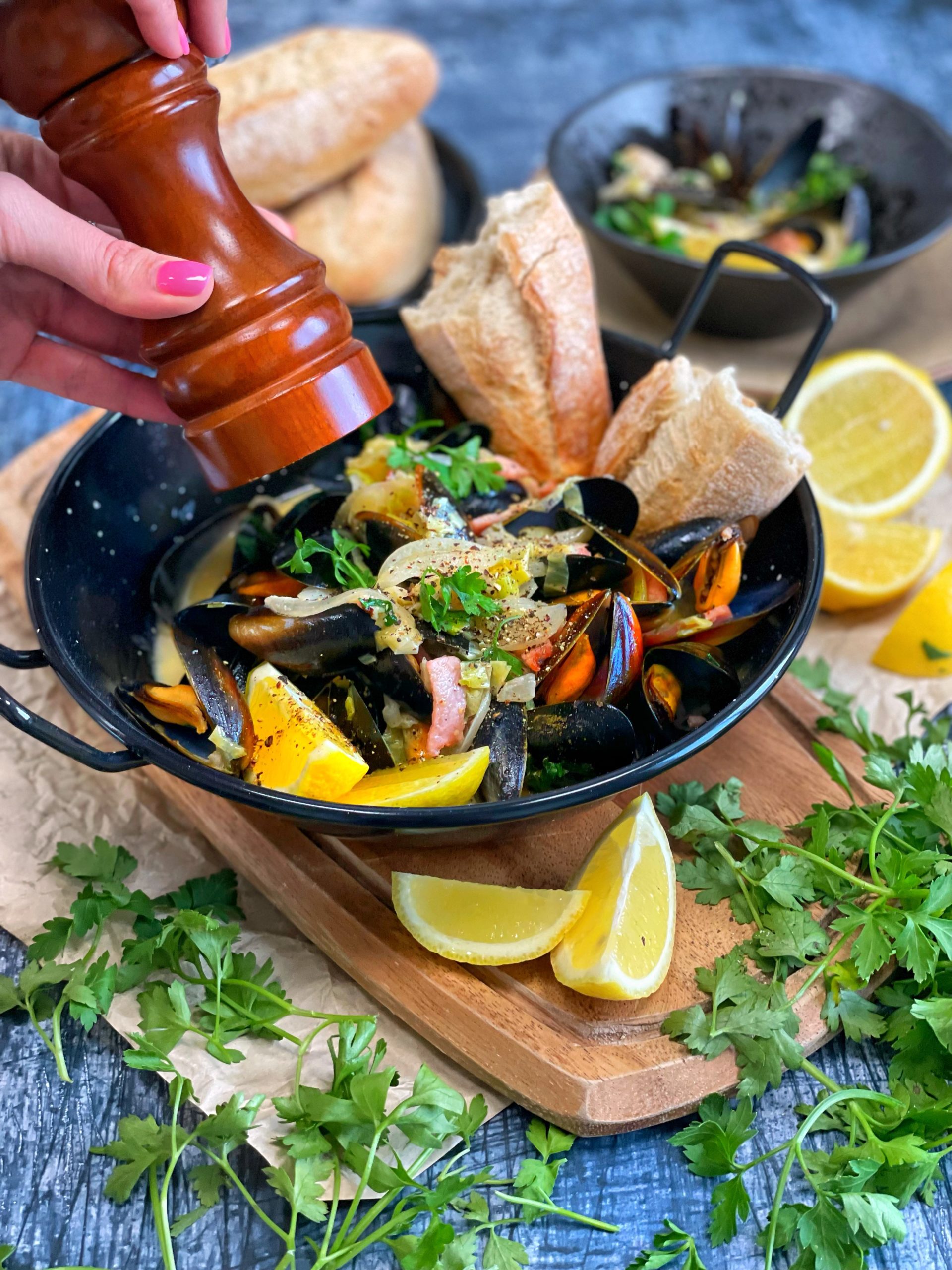 Mussels With British Cider Smoked Bacon & Leeks Recipe Bidfood