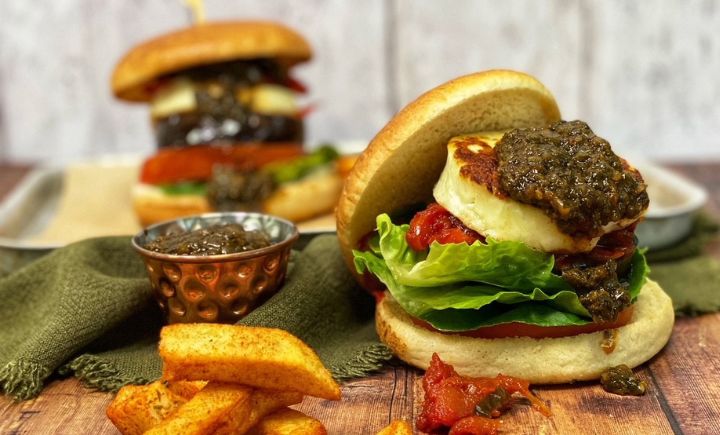 Peperonata, aubergine and halloumi burger - Bidfood