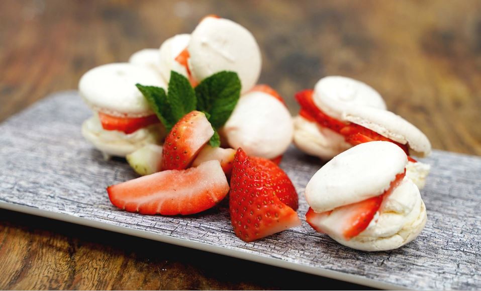 Strawberry and Cream Macaron Recipe | Bidfood