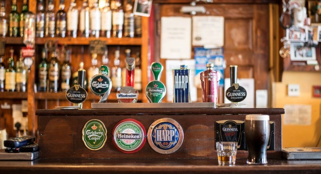 SEO guide for pubs - image of pub bar