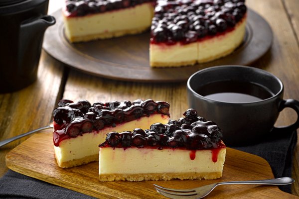 image of gluten free blackcurrant cheesecake - for gluten free festive menu