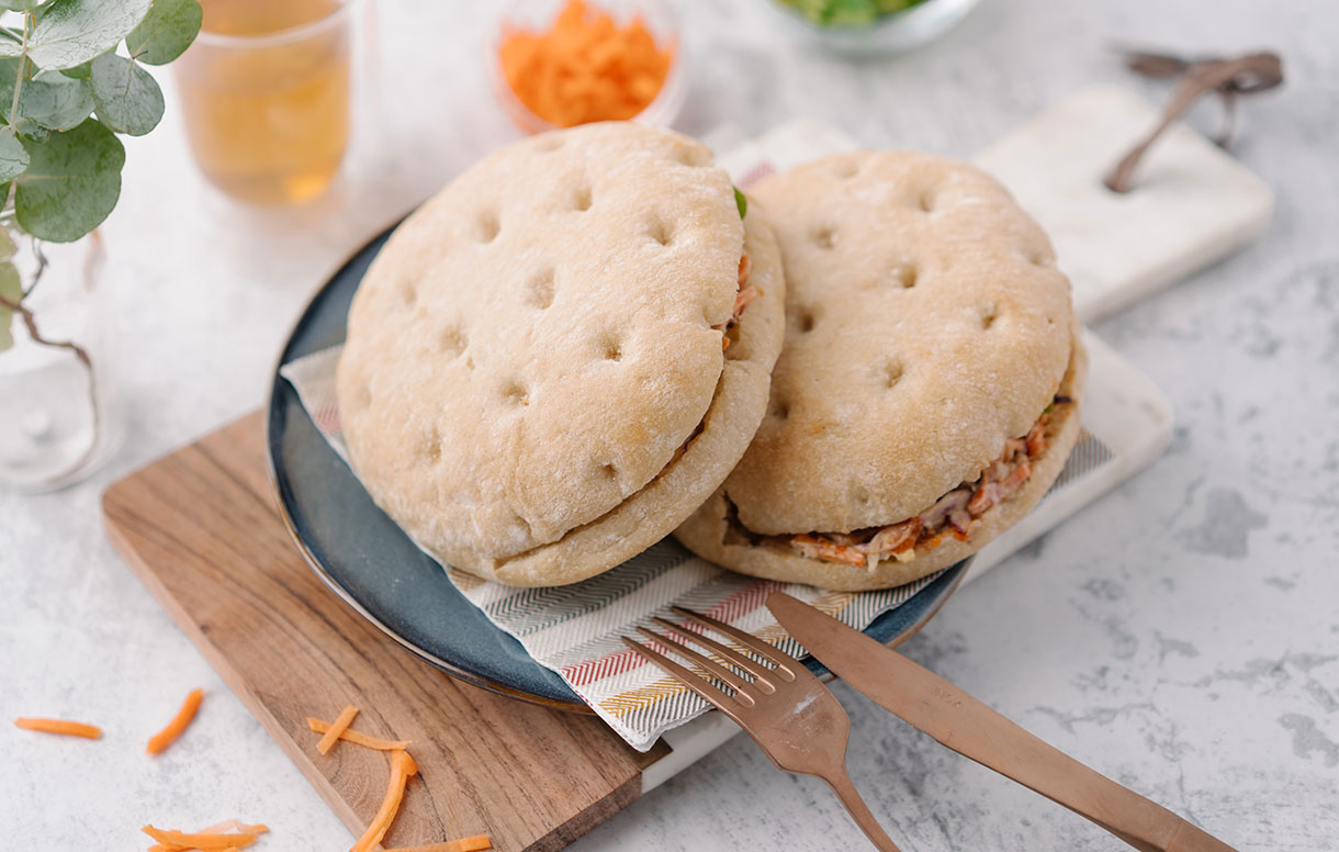 Délifrance pulled pork and coleslaw flaguettes - Bidfood