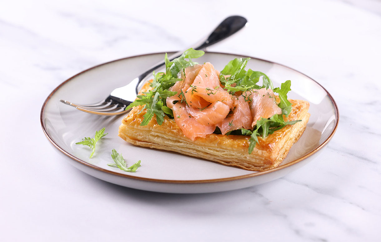 Baked cream cheese and salmon pastries with Philadelphia® - Bidfood